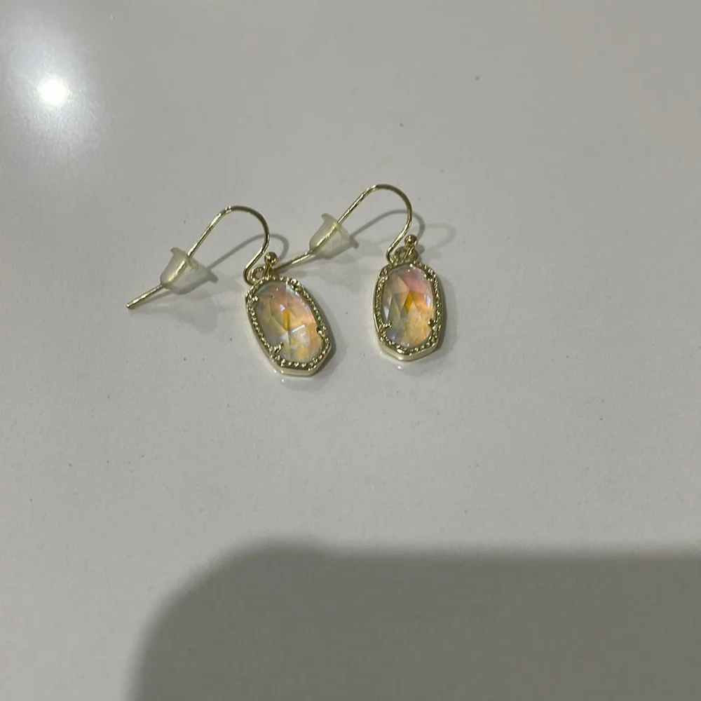 Earring - Picture 1 of 2